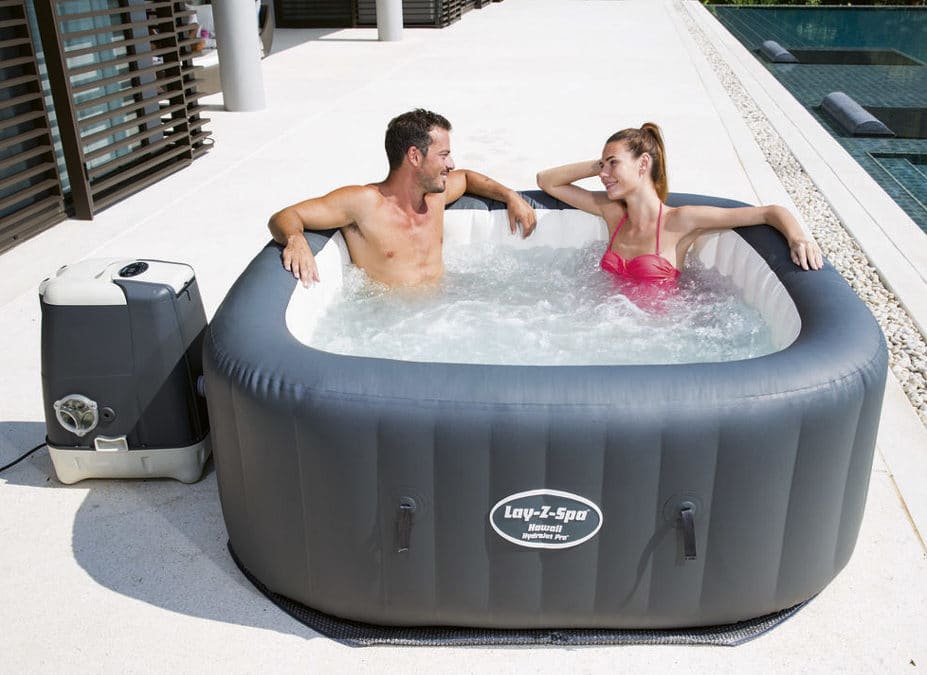 Jacuzzi extérieur : comment le protéger ? - Abri design